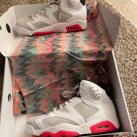 Jordan 6 Hare - Picture 2 of 5